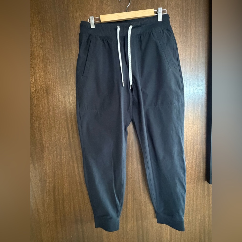Vuori Men's Meta Jogger 30” in black